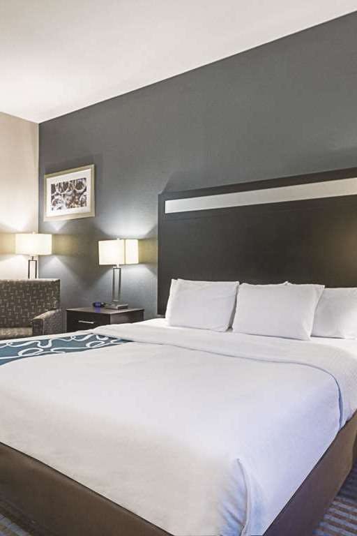 Hotel La Quinta Inn & Suites by Wyndham Glendive photo 1