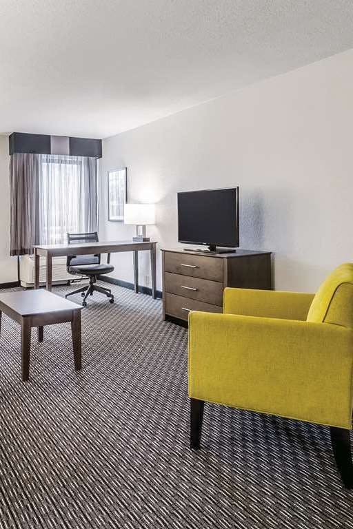 Hotel La Quinta Inn Ste 48th Avenue photo 3