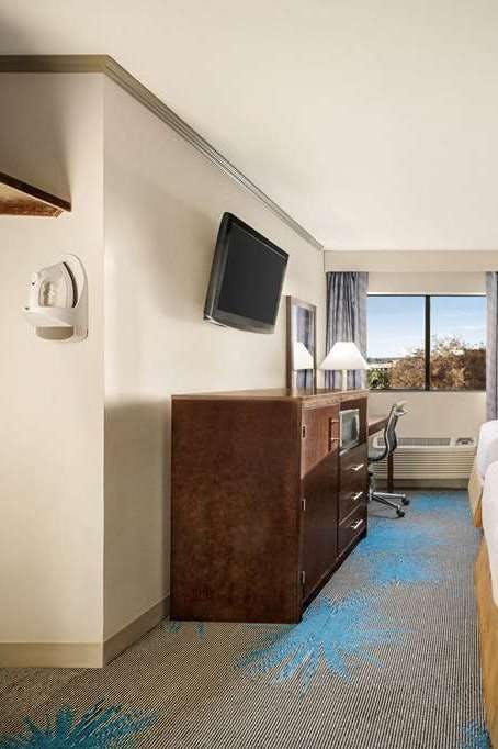 Hotel Baymont Monterey Park photo 3