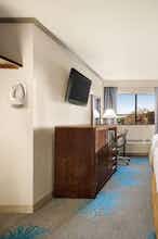 Hotel Baymont Monterey Park photo 3
