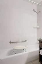 Hotel Baymont Monterey Park photo 4