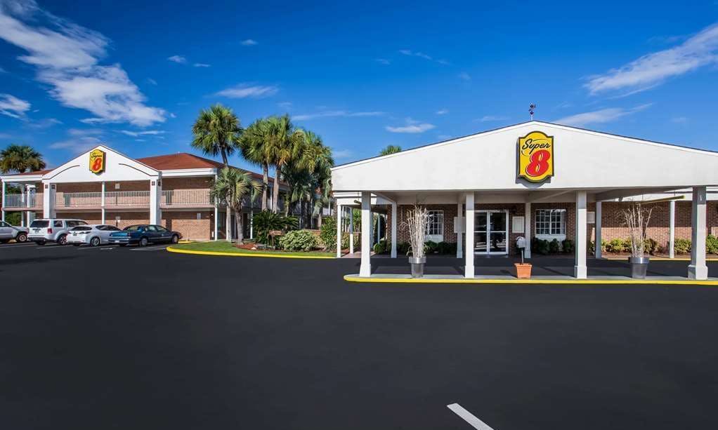 Super 8 by Wyndham Lake City