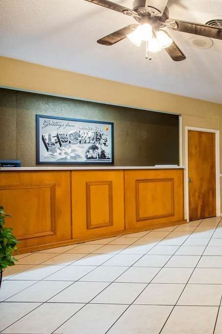 Hotel Super 8 by Wyndham Lake City photo 3