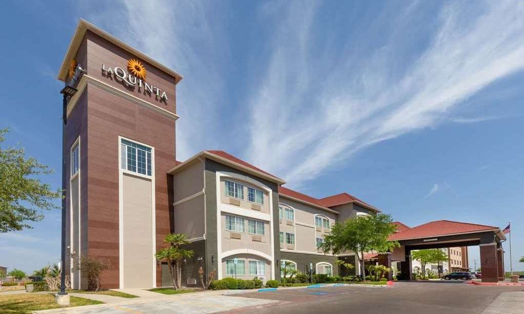 La Quinta Inn & Suites by Wyndham Laredo Airport