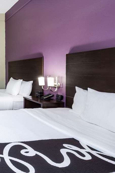 Hotel La Quinta Inn & Suites by Wyndham Laredo Airport photo 2