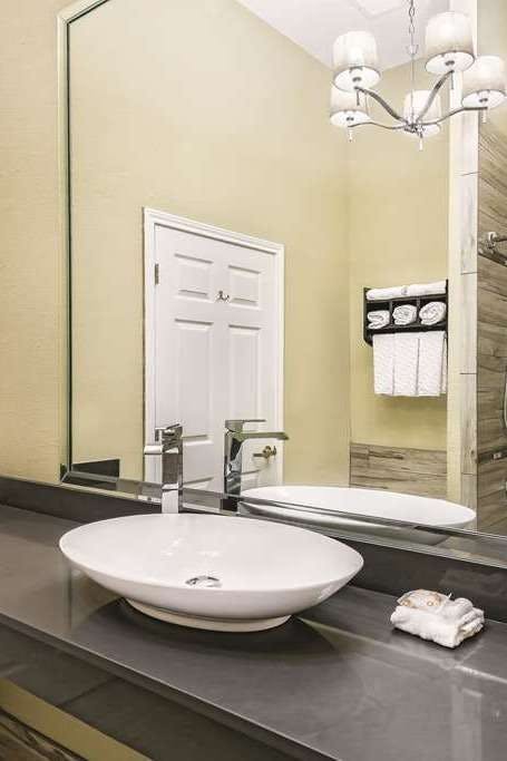 Hotel La Quinta Inn & Suites by Wyndham Laredo Airport photo 4