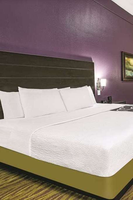 Hotel La Quinta Inn & Suites by Wyndham Laredo Airport photo 1