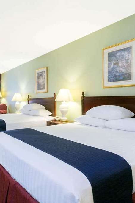 Hotel Super 8 by Wyndham Montpelier photo 2