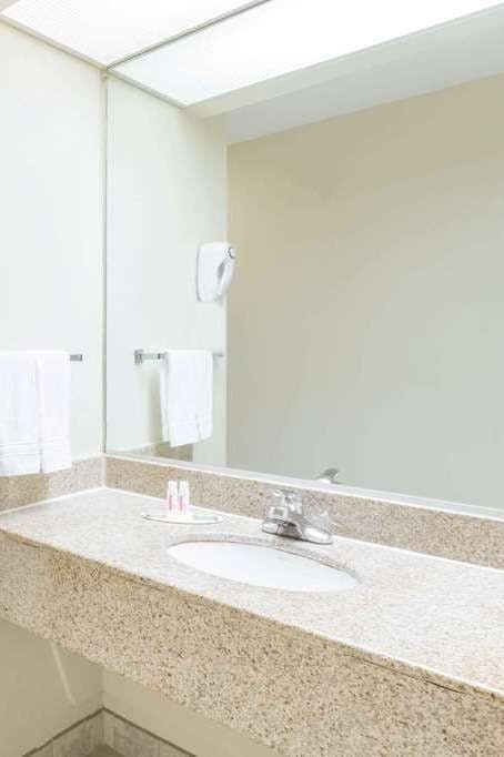 Hotel Super 8 by Wyndham Stafford photo 3