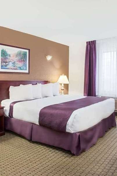 Hotel Ramada Red Deer photo 1