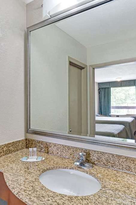 Hotel Travelodge by Wyndham Williamsburg Colonial Area photo 4