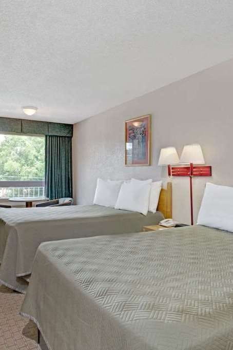 Hotel Travelodge by Wyndham Williamsburg Colonial Area photo 2