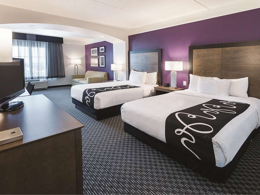 Hotel La Quinta Inn & Suites by Wyndham Arlington North 6 Flags Dr photo 3