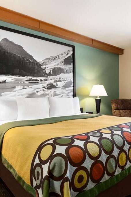 Hotel Super 8 by Wyndham Columbus photo 1