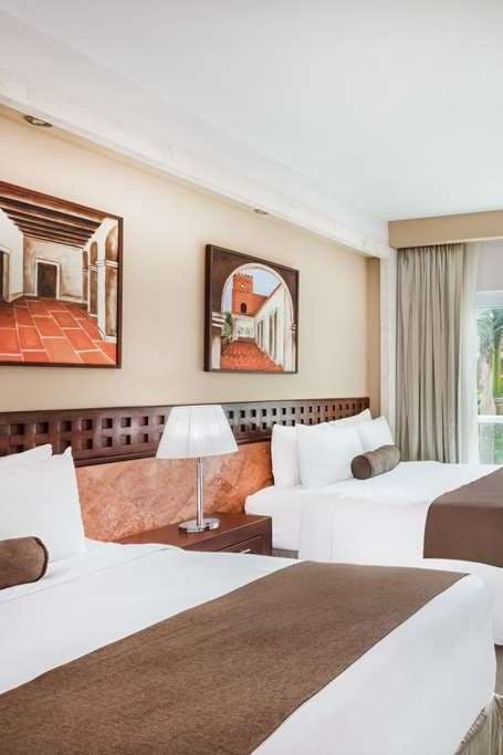 Hotel Wyndham Merida photo 2