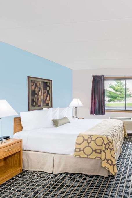 Hotel Baymont by Wyndham Marshalltown photo 1