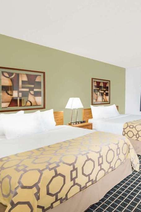 Hotel Baymont by Wyndham Marshalltown photo 2