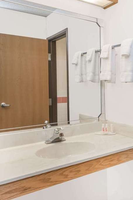 Hotel Baymont by Wyndham Marshalltown photo 4