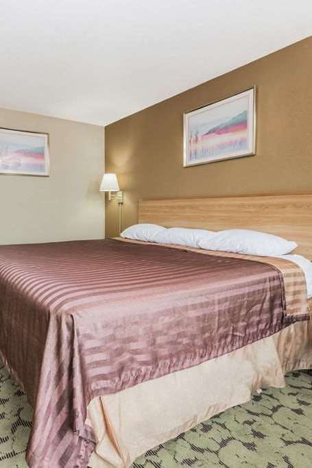 Hotel Travelodge by Wyndham Bloomington photo 1