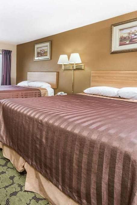 Hotel Travelodge by Wyndham Bloomington photo 2