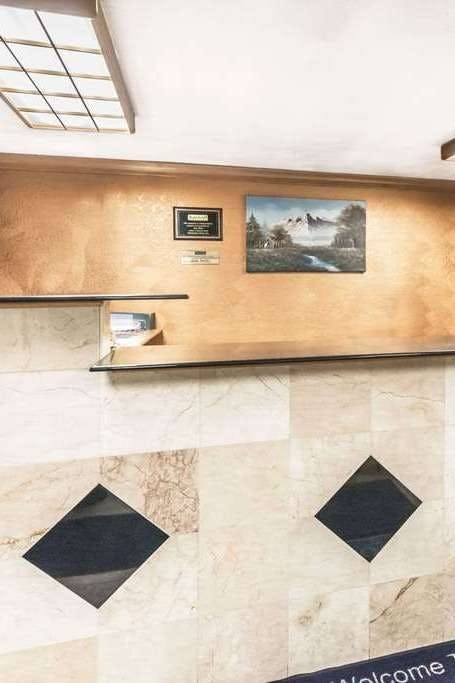 Hotel Travelodge by Wyndham Bloomington photo 4