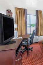 Hotel Super 8 Marshall IL photo 3