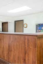 Hotel Super 8 Marshall IL photo 5