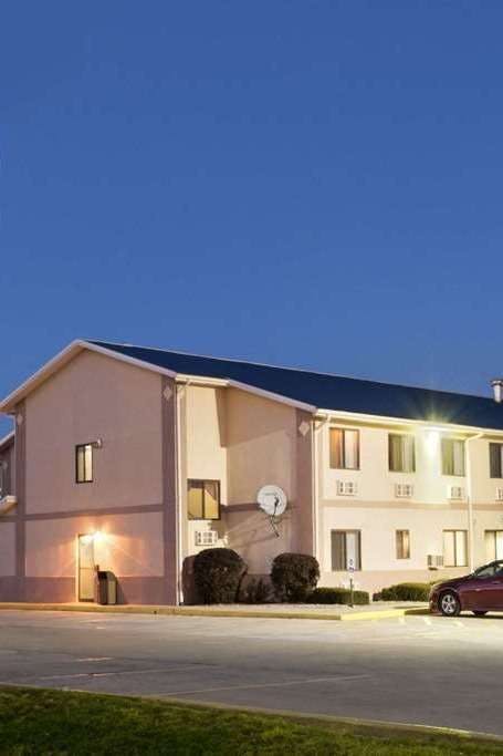 Hotel Super 8 by Wyndham Danville photo 5