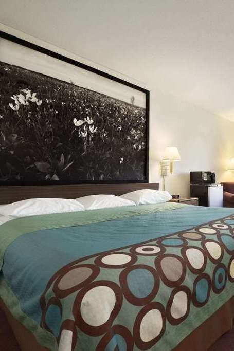 Hotel Super 8 by Wyndham Danville photo 1