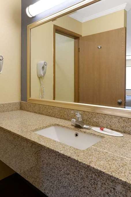 Hotel Days Inn by Wyndham Alamogordo/White Sands photo 5