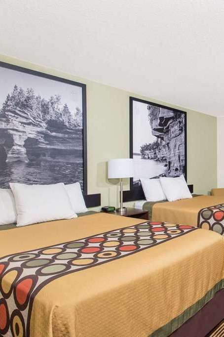 Hotel Super 8 by Wyndham Eau Claire I-94 photo 2