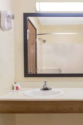 Hotel Super 8 by Wyndham Eau Claire I-94 photo 5