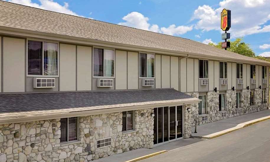 Super 8 by Wyndham Sturgeon Bay