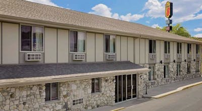 Super 8 by Wyndham Sturgeon Bay