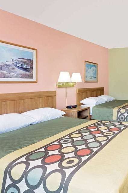 Hotel Super 8 by Wyndham Sturgeon Bay photo 2