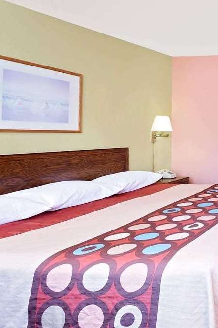 Hotel Super 8 by Wyndham Sturgeon Bay photo 1