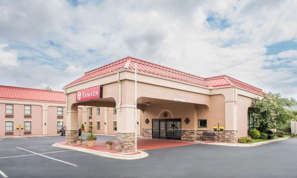 Ramada by Wyndham Hendersonville