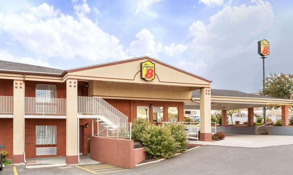 Super 8 by Wyndham Salina/Scenic Hills Area