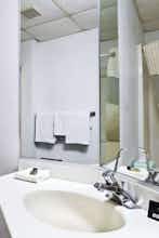 Hotel Travelodge by Wyndham Niagara Falls photo 5