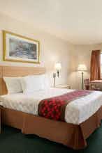Hotel Travelodge by Wyndham Niagara Falls photo 1