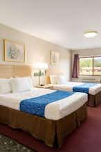 Hotel Travelodge by Wyndham Niagara Falls photo 2