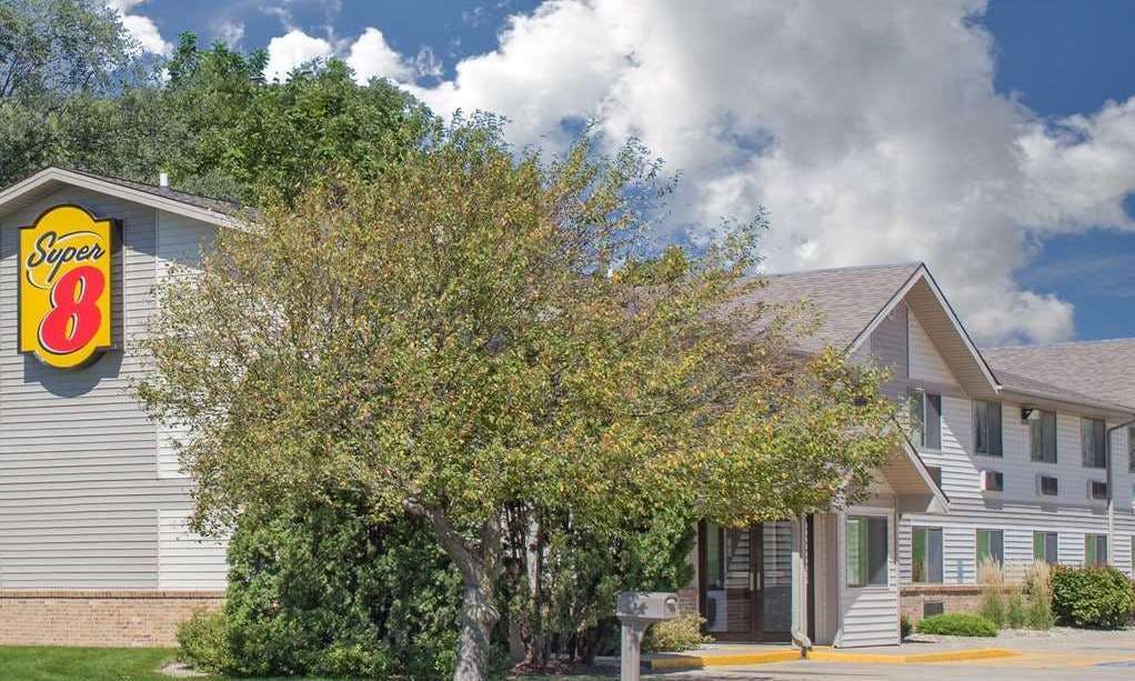 Super 8 by Wyndham Independence IA