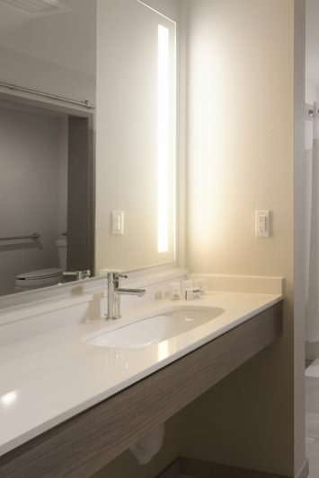 Hotel Holiday Inn Express & Suites Williamstown Glassboro photo 4