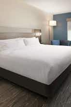 Hotel Holiday Inn Express & Suites Williamstown Glassboro photo 1