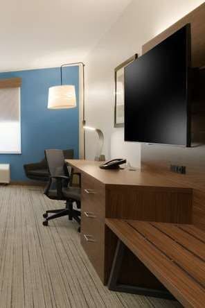 Hotel Holiday Inn Express & Suites Williamstown Glassboro photo 3