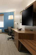 Hotel Holiday Inn Express & Suites Williamstown Glassboro photo 3
