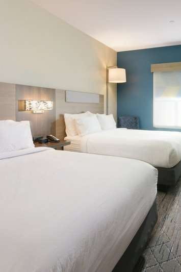 Hotel Holiday Inn Express & Suites Williamstown Glassboro photo 2