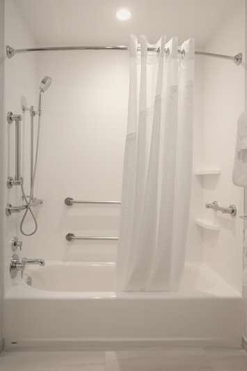 Hotel Holiday Inn Express & Suites Williamstown Glassboro photo 5