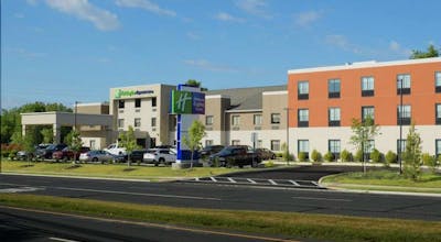 Holiday Inn Express & Suites Williamstown Glassboro