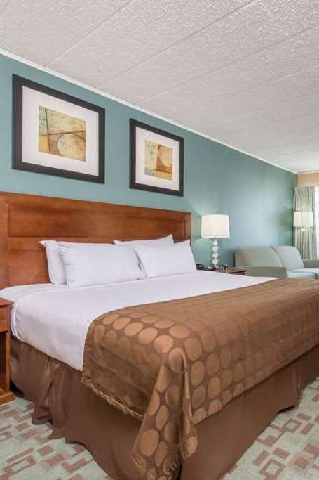 Hotel Ramada by Wyndham Vineland Millville Area photo 1